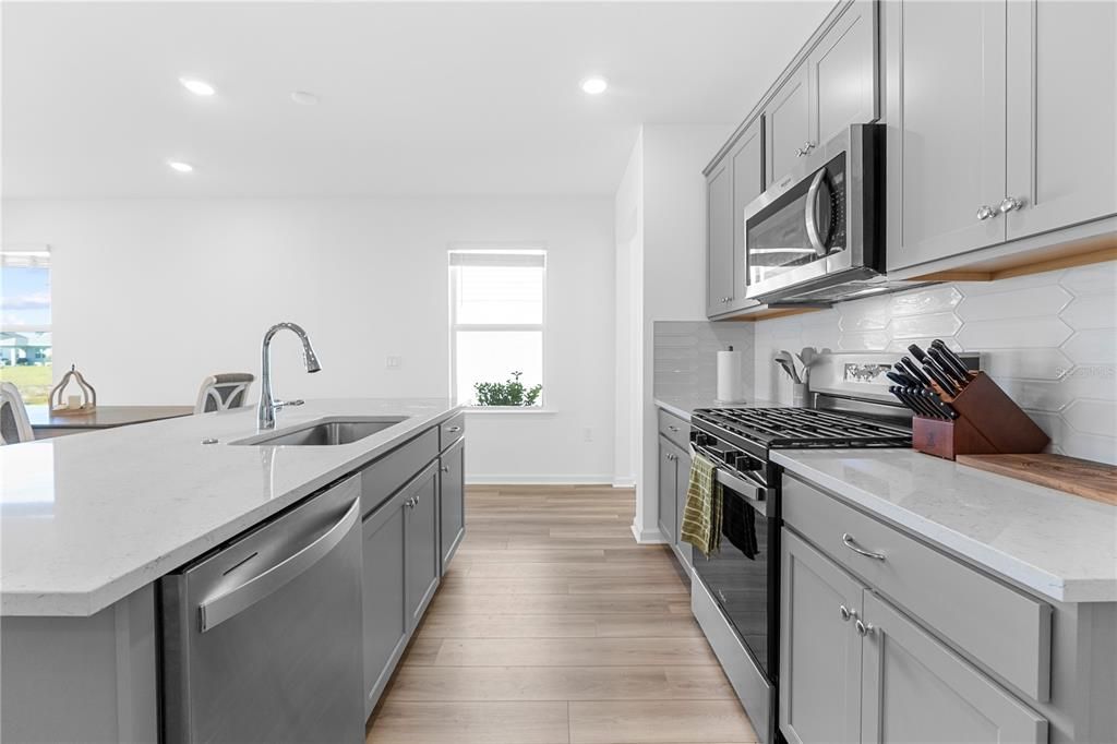 For Rent: $2,800 (4 beds, 2 baths, 1580 Square Feet)