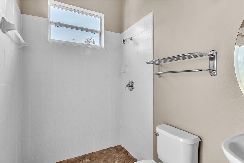 В аренду: $6,500 (6 спален, 4 ванн, 4028 Квадратных фут)