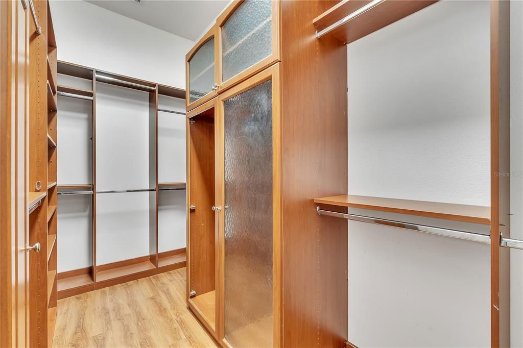 В аренду: $6,500 (6 спален, 4 ванн, 4028 Квадратных фут)
