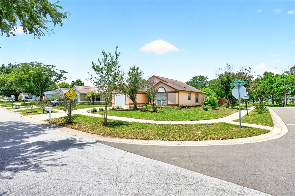 For Sale: $299,900 (3 beds, 2 baths, 1113 Square Feet)