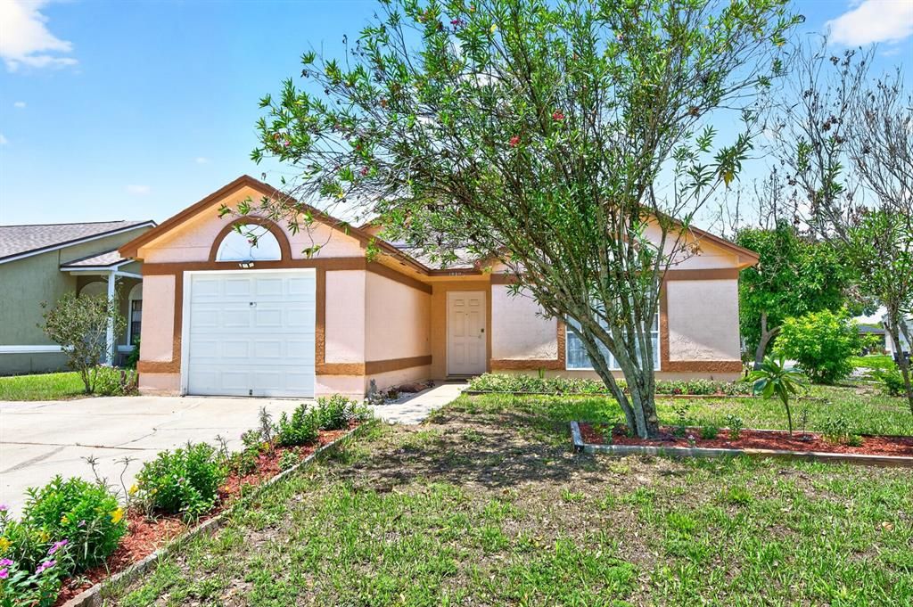 For Sale: $299,900 (3 beds, 2 baths, 1113 Square Feet)