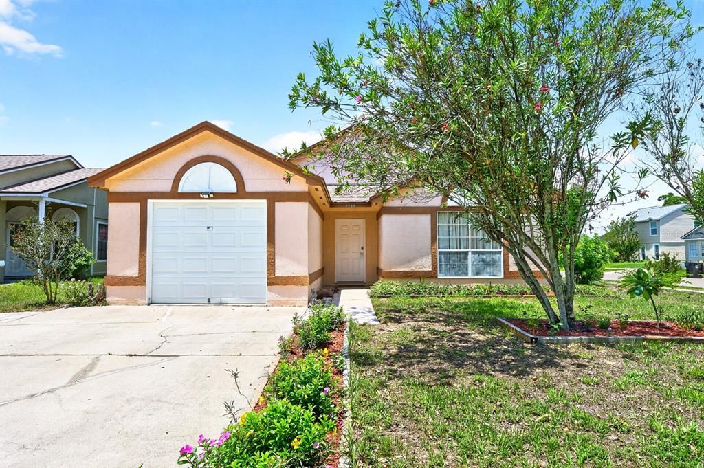 For Sale: $299,900 (3 beds, 2 baths, 1113 Square Feet)