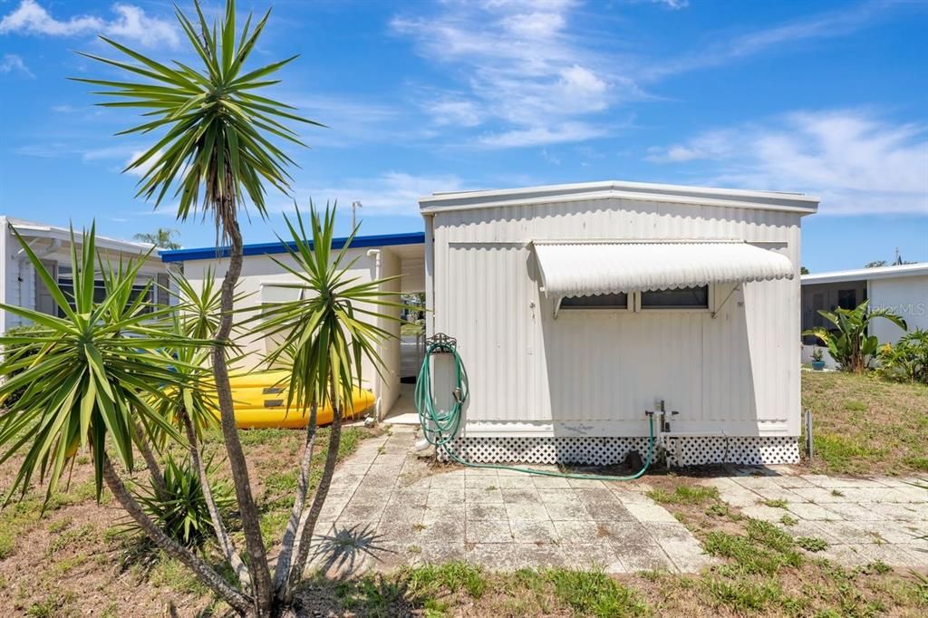 For Sale: $100,000 (1 beds, 1 baths, 624 Square Feet)