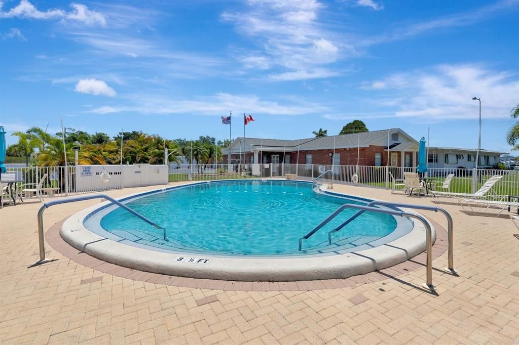 For Sale: $100,000 (1 beds, 1 baths, 624 Square Feet)