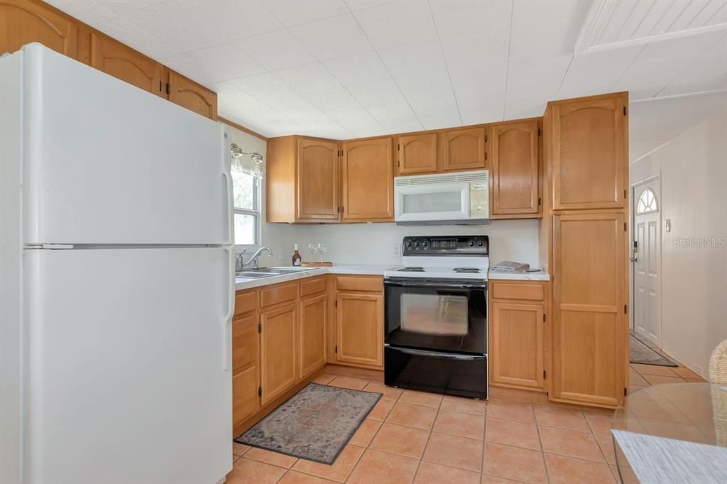 For Sale: $100,000 (1 beds, 1 baths, 624 Square Feet)
