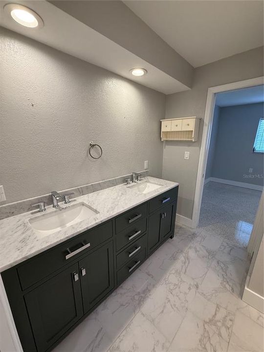 For Rent: $3,800 (4 beds, 3 baths, 2475 Square Feet)