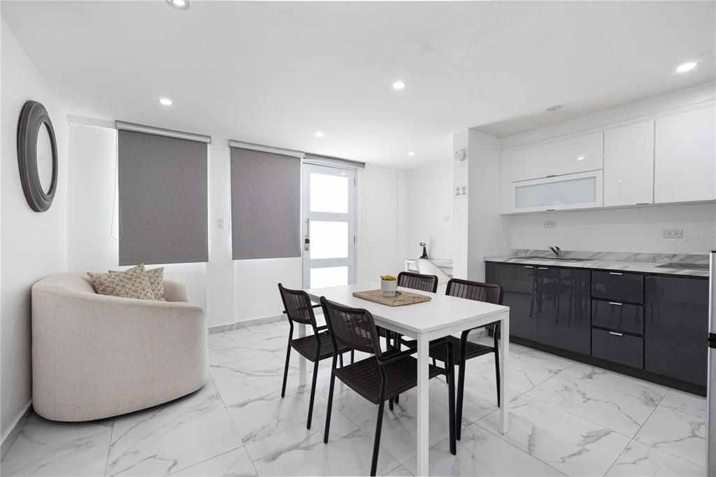 En Venta: $675,000 (8 camas, 7 baños, 3500 Pies cuadrados)