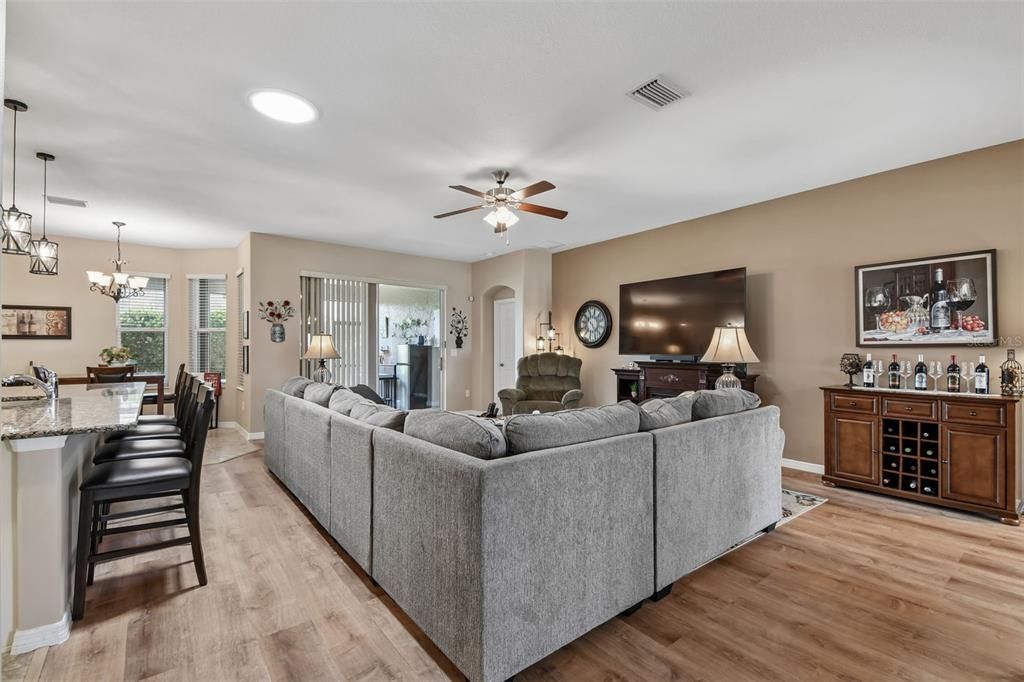 For Sale: $515,000 (4 beds, 3 baths, 2580 Square Feet)