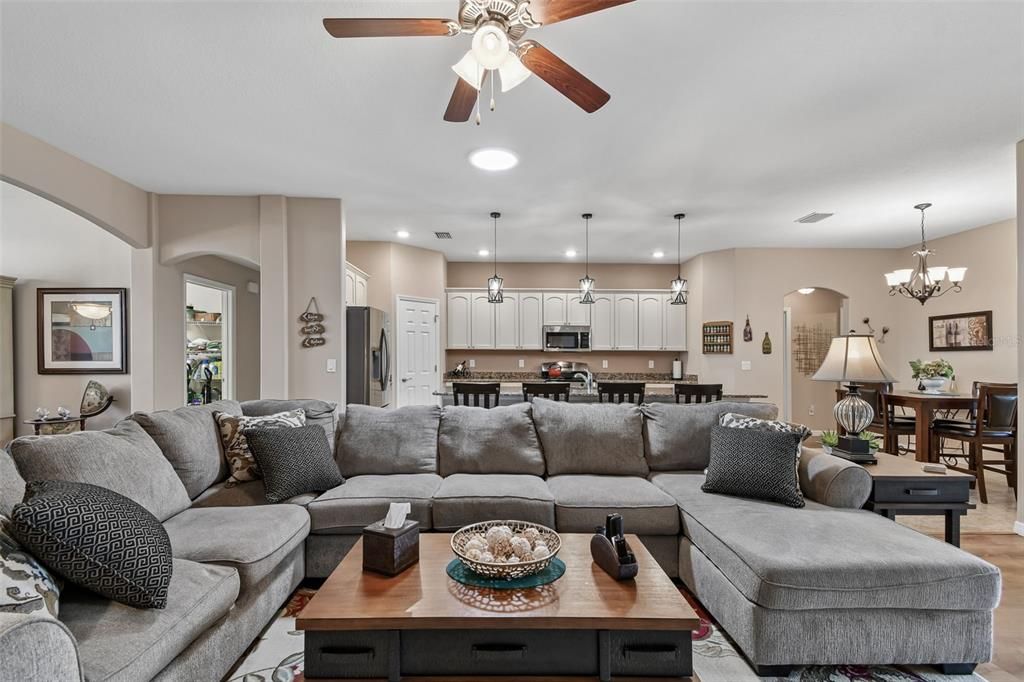 For Sale: $515,000 (4 beds, 3 baths, 2580 Square Feet)