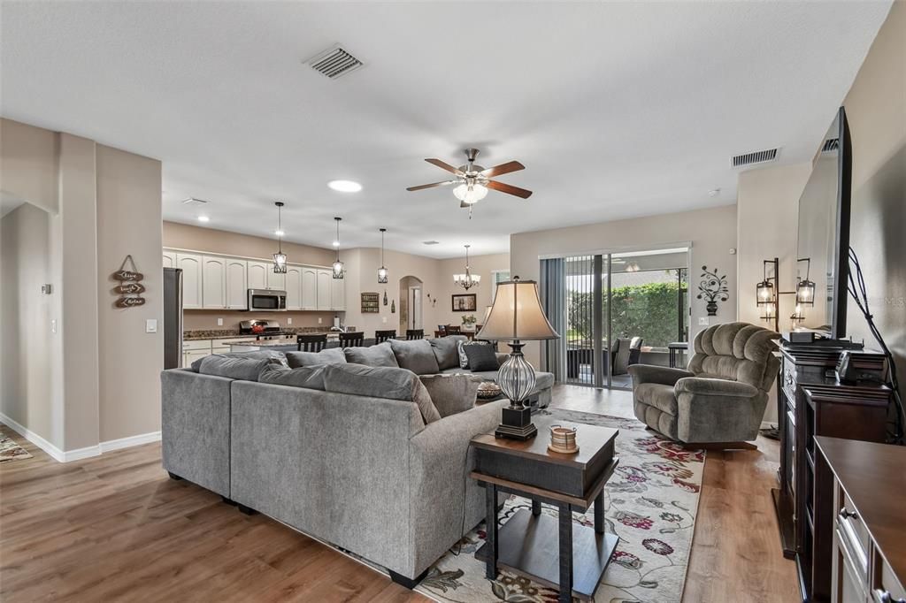 For Sale: $515,000 (4 beds, 3 baths, 2580 Square Feet)