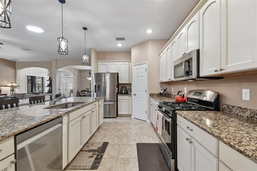 For Sale: $515,000 (4 beds, 3 baths, 2580 Square Feet)