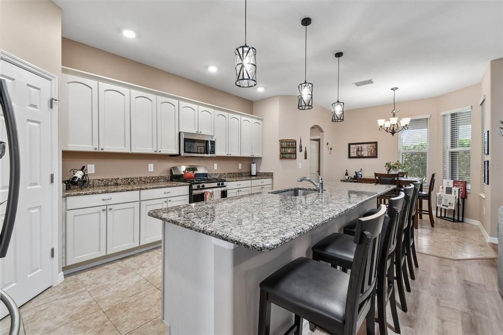 For Sale: $515,000 (4 beds, 3 baths, 2580 Square Feet)