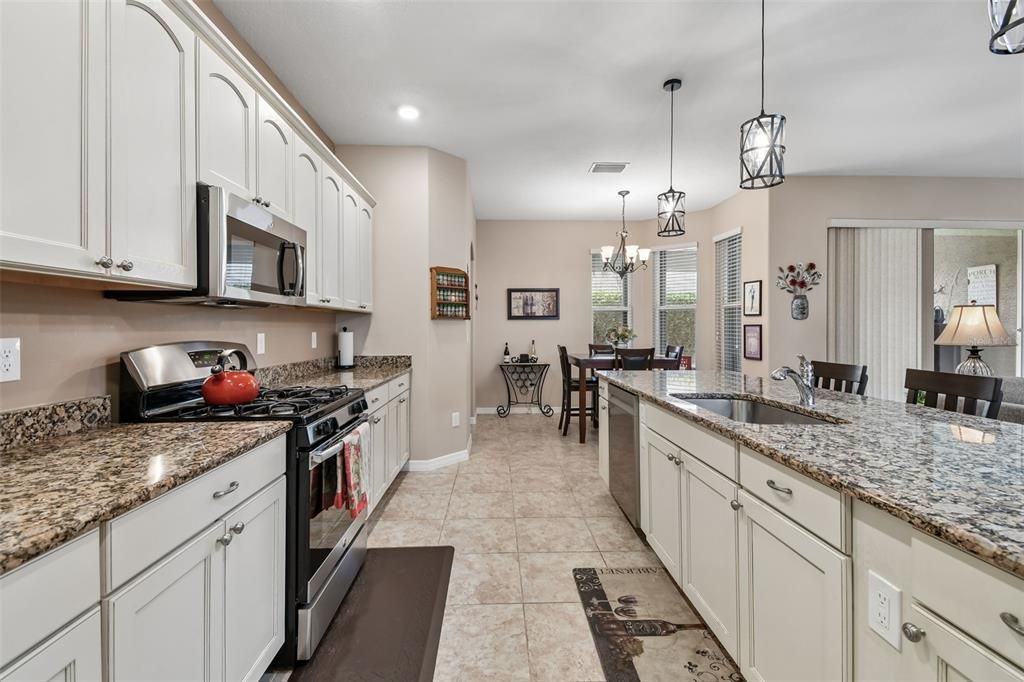 For Sale: $515,000 (4 beds, 3 baths, 2580 Square Feet)