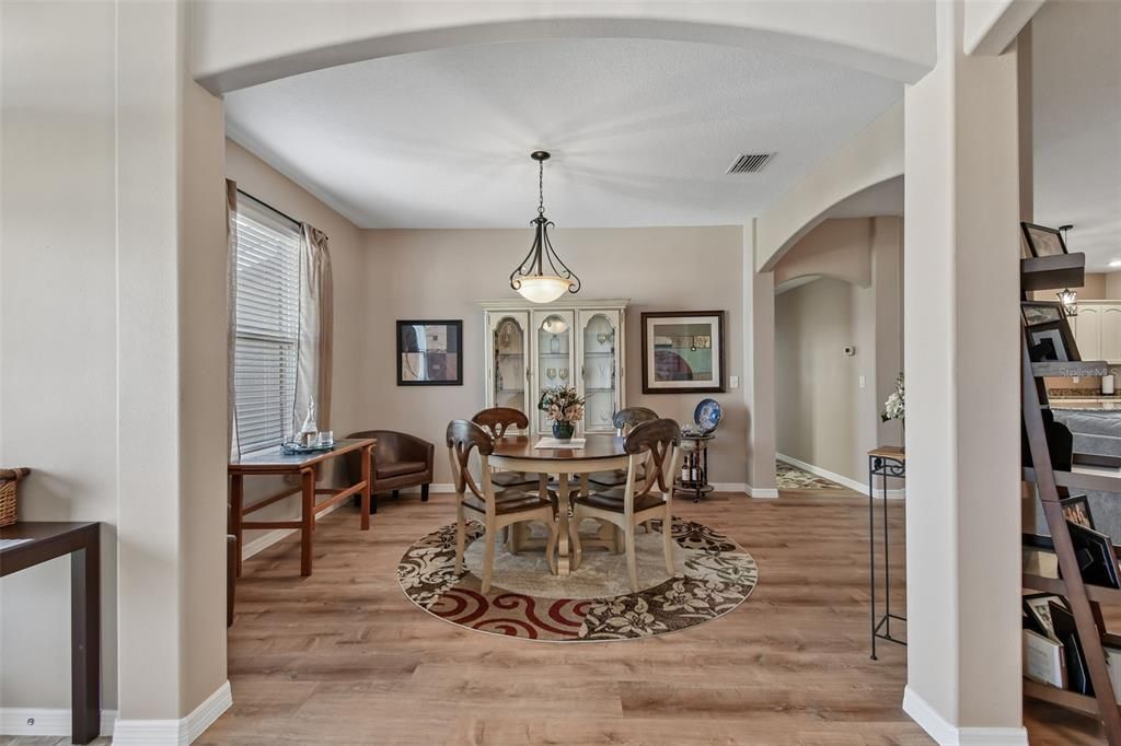 For Sale: $515,000 (4 beds, 3 baths, 2580 Square Feet)