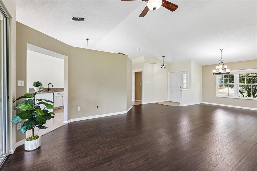 En Venta: $238,000 (3 camas, 2 baños, 1761 Pies cuadrados)