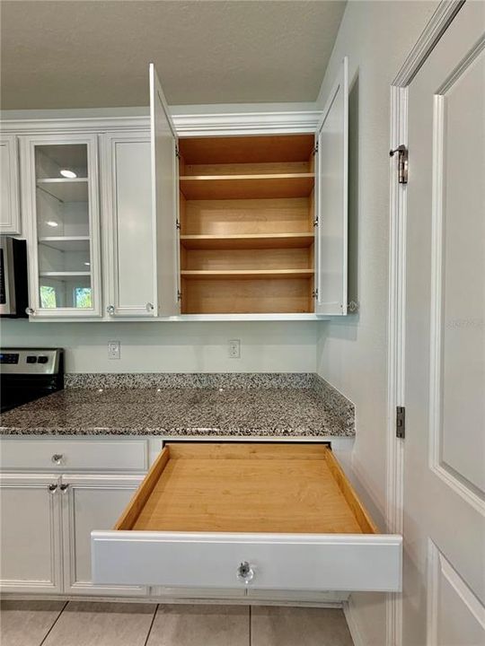 For Rent: $2,900 (4 beds, 3 baths, 2340 Square Feet)
