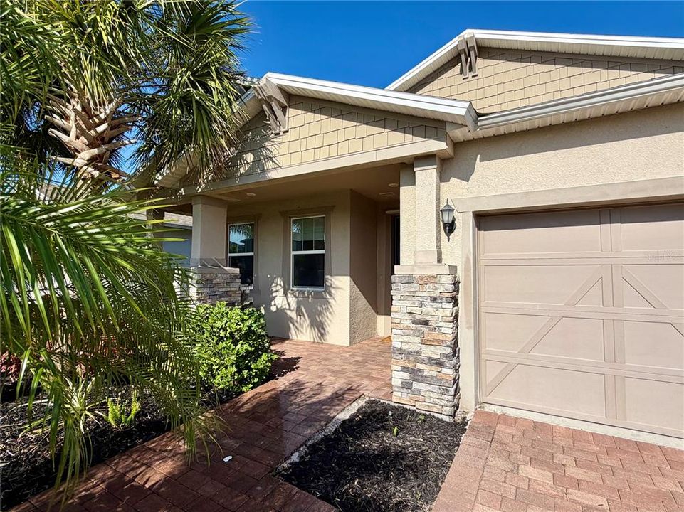 For Rent: $2,900 (4 beds, 3 baths, 2340 Square Feet)