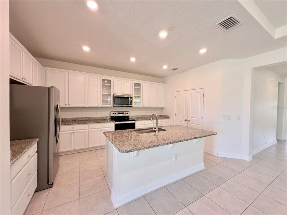 For Rent: $2,900 (4 beds, 3 baths, 2340 Square Feet)