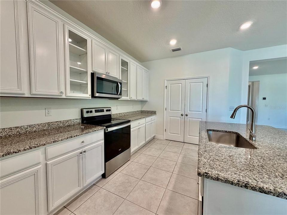 For Rent: $2,900 (4 beds, 3 baths, 2340 Square Feet)