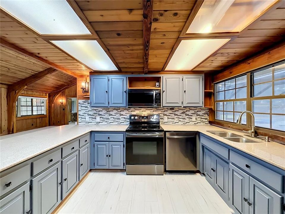 For Sale: $510,000 (4 beds, 2 baths, 2116 Square Feet)