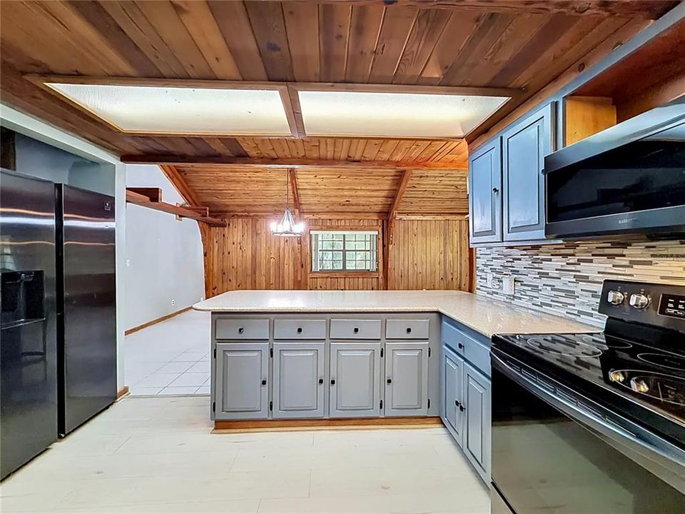 For Sale: $510,000 (4 beds, 2 baths, 2116 Square Feet)