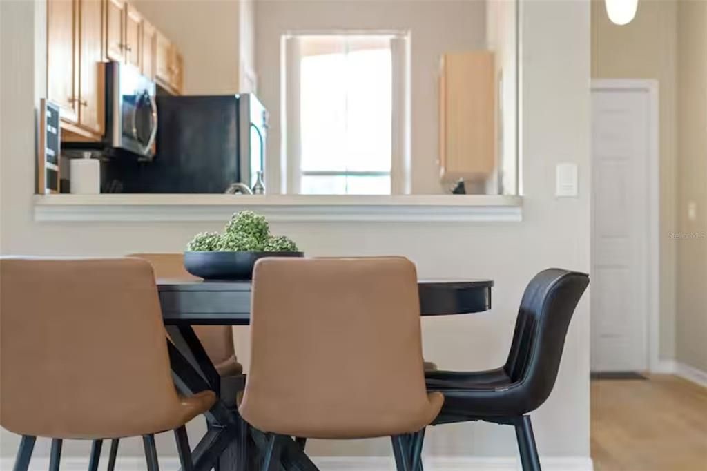 En Venta: $299,990 (4 camas, 3 baños, 1856 Pies cuadrados)
