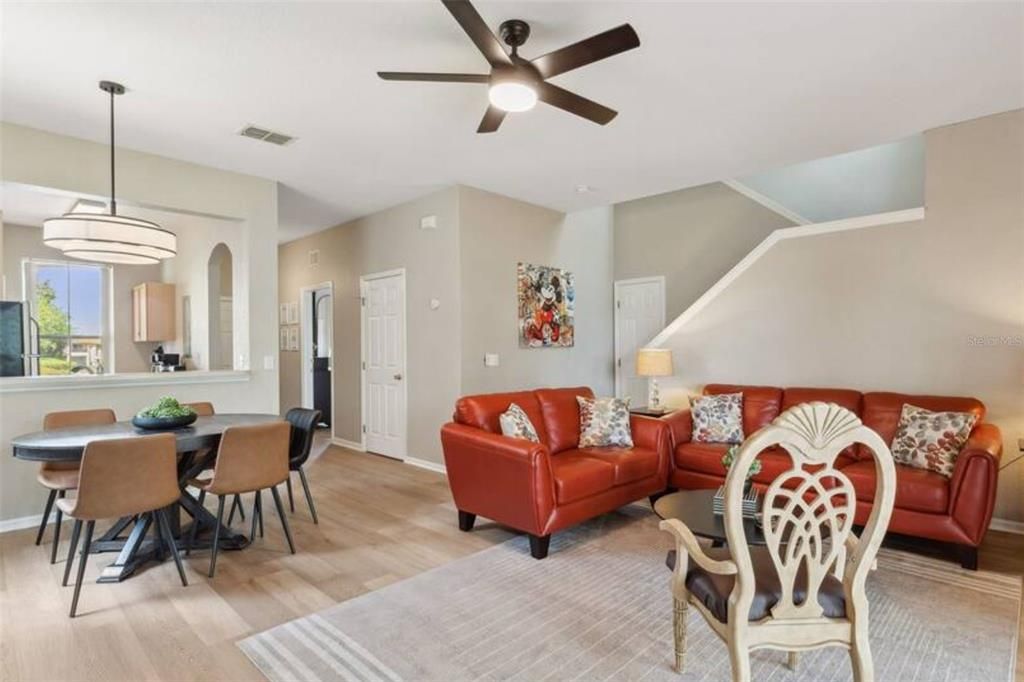 En Venta: $299,990 (4 camas, 3 baños, 1856 Pies cuadrados)
