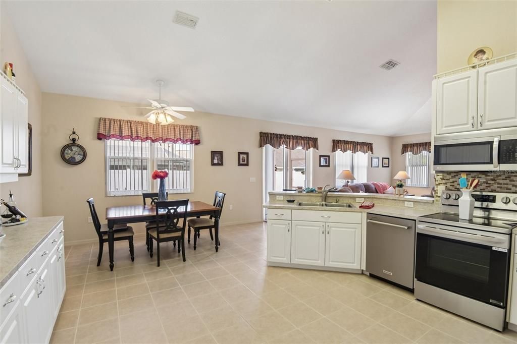 For Sale: $415,000 (3 beds, 2 baths, 2025 Square Feet)