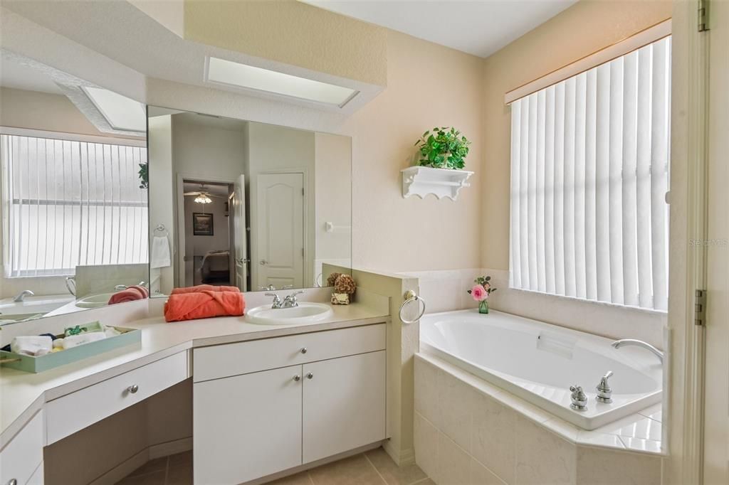 For Sale: $415,000 (3 beds, 2 baths, 2025 Square Feet)