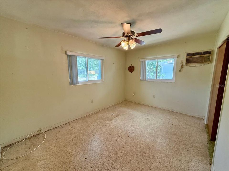 Active With Contract: $210,000 (2 beds, 2 baths, 837 Square Feet)