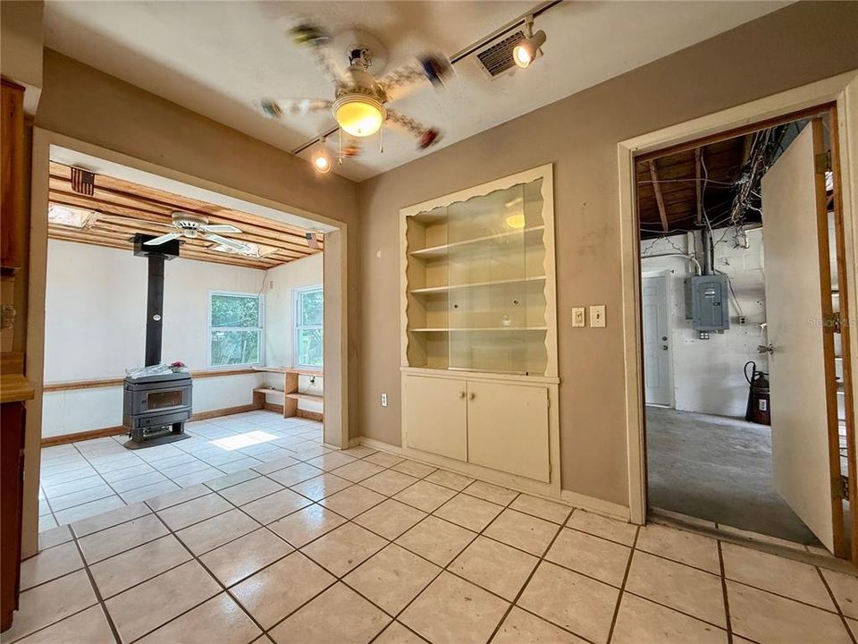 Active With Contract: $210,000 (2 beds, 2 baths, 837 Square Feet)