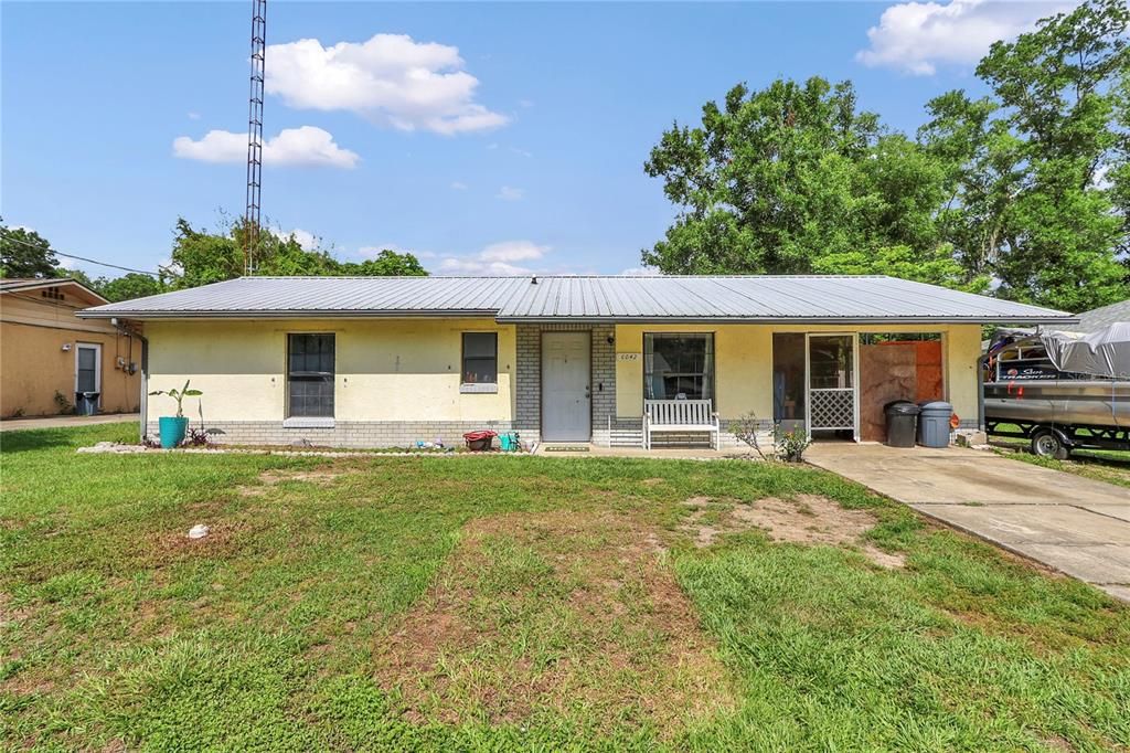 合同活跃: $135,000 (2 贝兹, 2 浴室, 912 平方英尺)