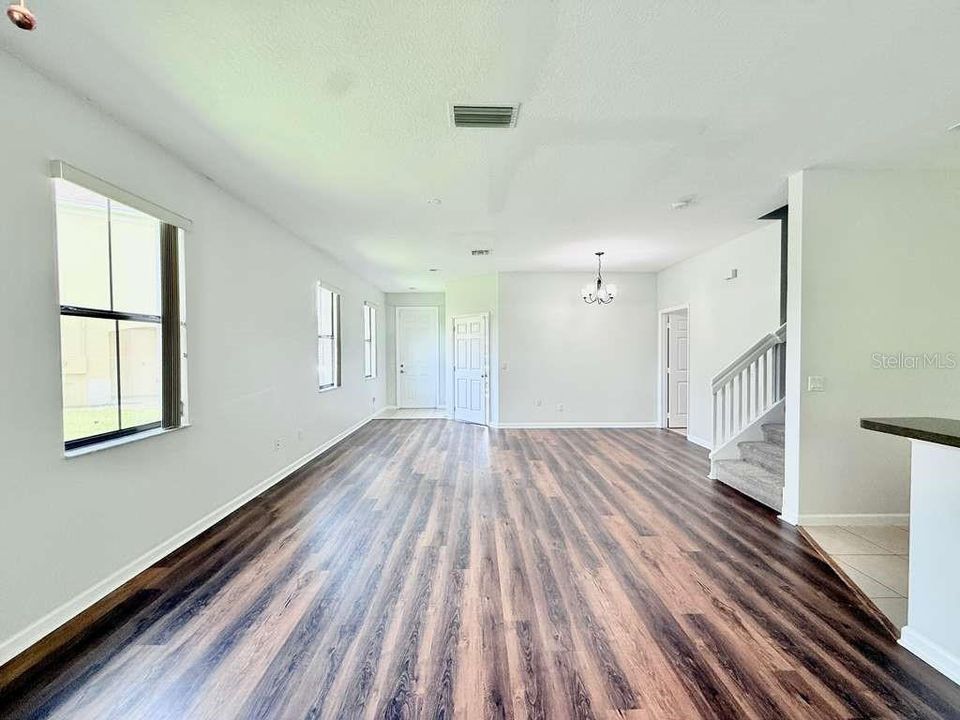 Active With Contract: $2,450 (3 beds, 2 baths, 1800 Square Feet)