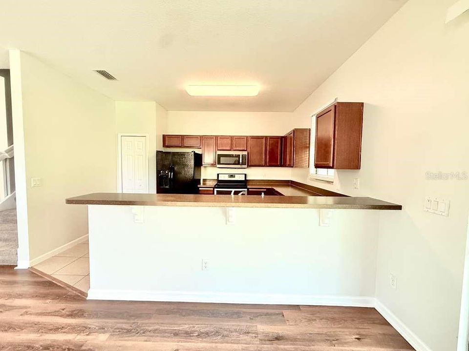 Active With Contract: $2,450 (3 beds, 2 baths, 1800 Square Feet)