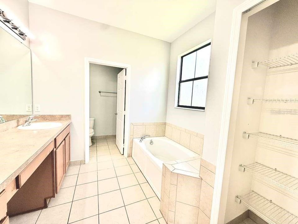 Active With Contract: $2,450 (3 beds, 2 baths, 1800 Square Feet)