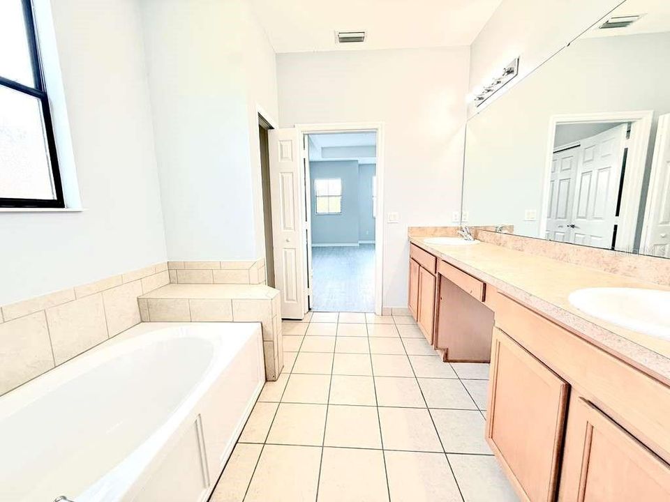 Active With Contract: $2,450 (3 beds, 2 baths, 1800 Square Feet)