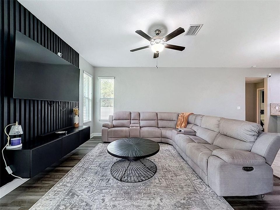 For Sale: $320,000 (3 beds, 2 baths, 1341 Square Feet)
