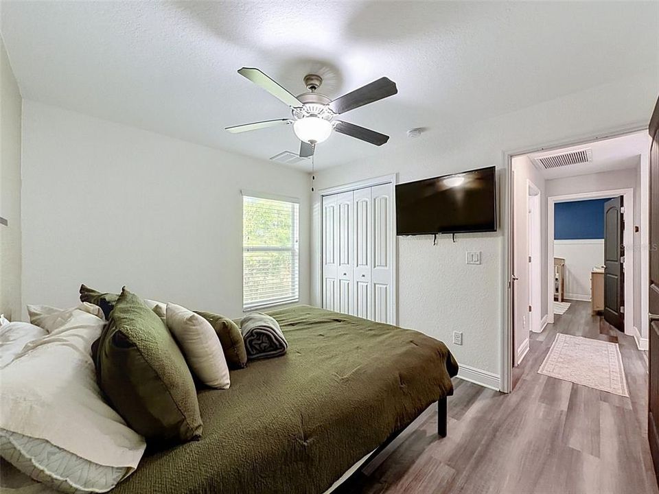 For Sale: $320,000 (3 beds, 2 baths, 1341 Square Feet)