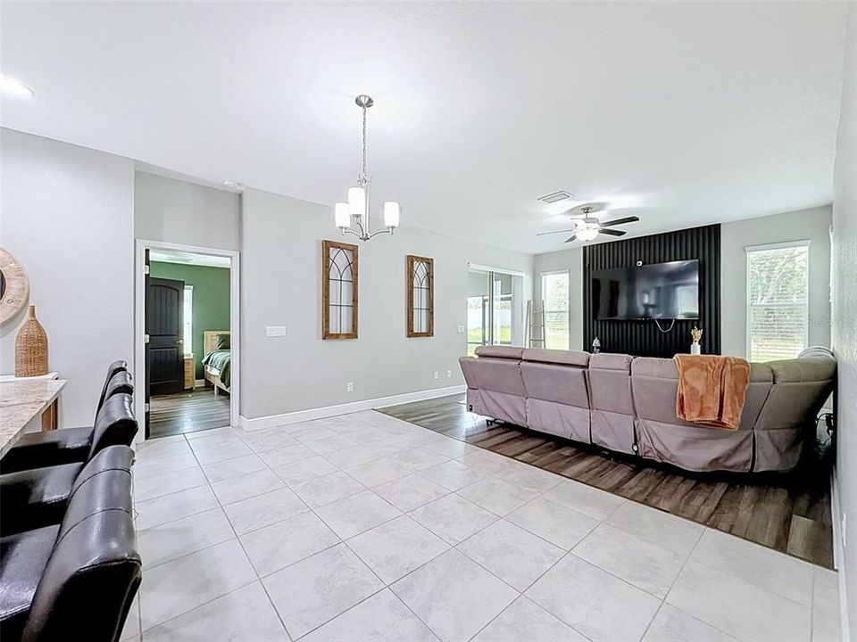 For Sale: $320,000 (3 beds, 2 baths, 1341 Square Feet)