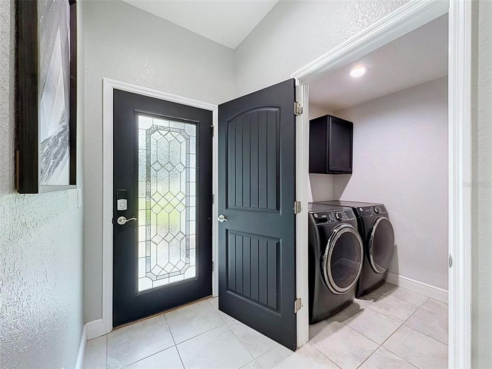 For Sale: $320,000 (3 beds, 2 baths, 1341 Square Feet)