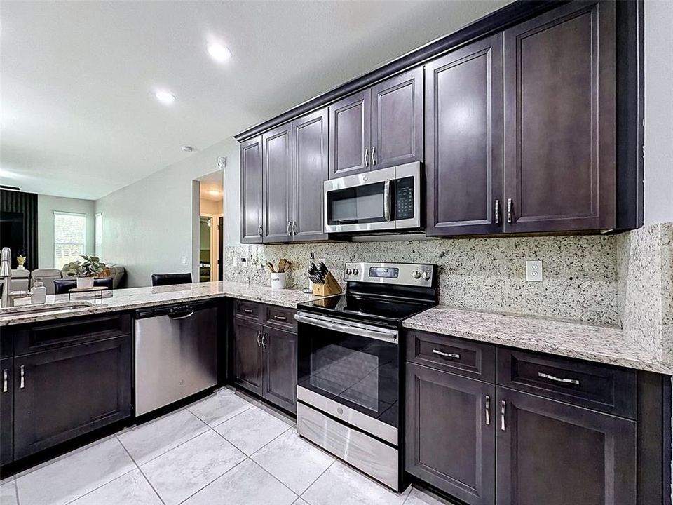 For Sale: $320,000 (3 beds, 2 baths, 1341 Square Feet)