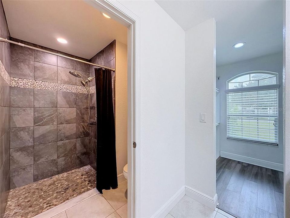 For Sale: $320,000 (3 beds, 2 baths, 1341 Square Feet)