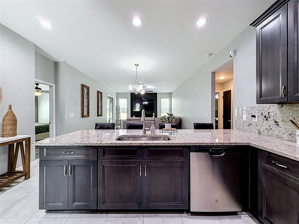 For Sale: $320,000 (3 beds, 2 baths, 1341 Square Feet)