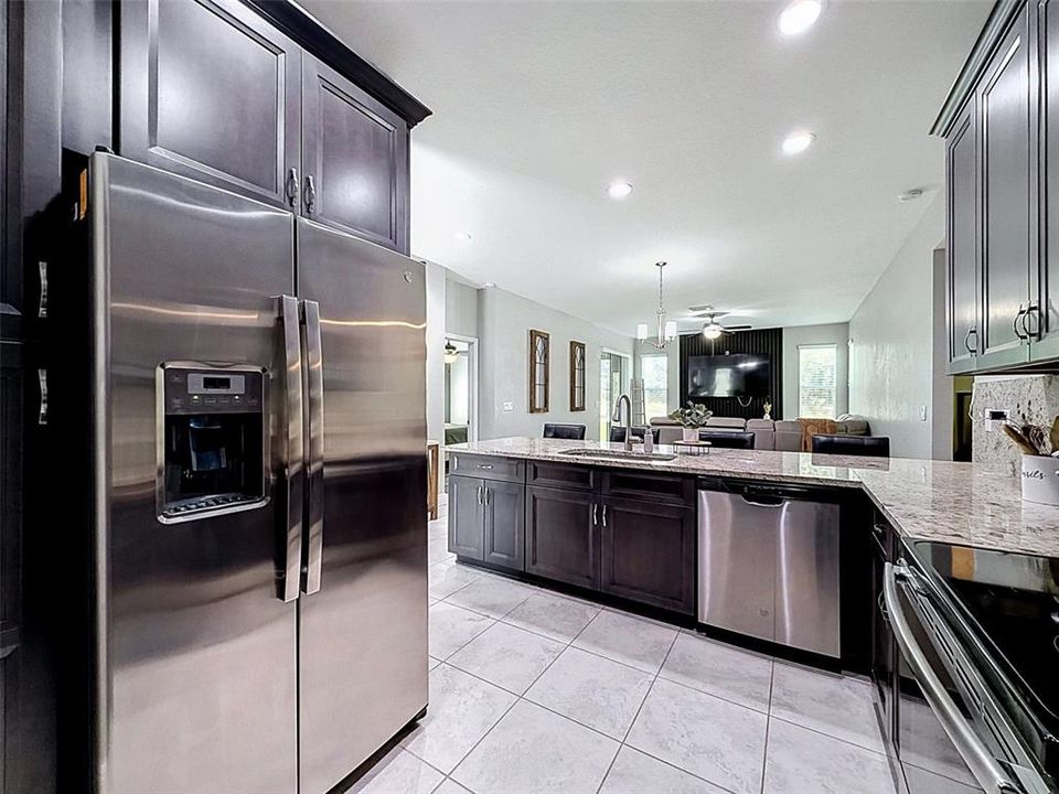 For Sale: $320,000 (3 beds, 2 baths, 1341 Square Feet)