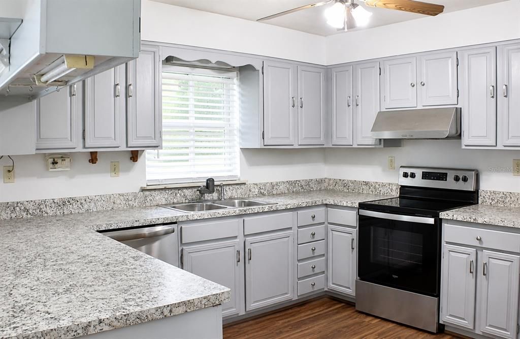 For Sale: $380,000 (3 beds, 2 baths, 1452 Square Feet)