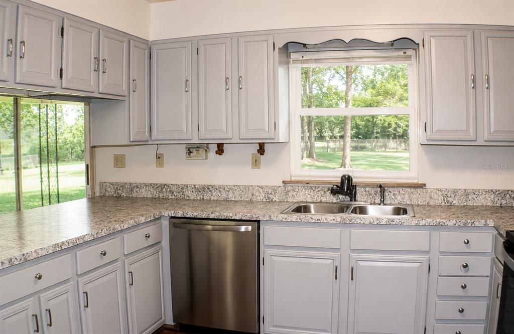For Sale: $380,000 (3 beds, 2 baths, 1452 Square Feet)