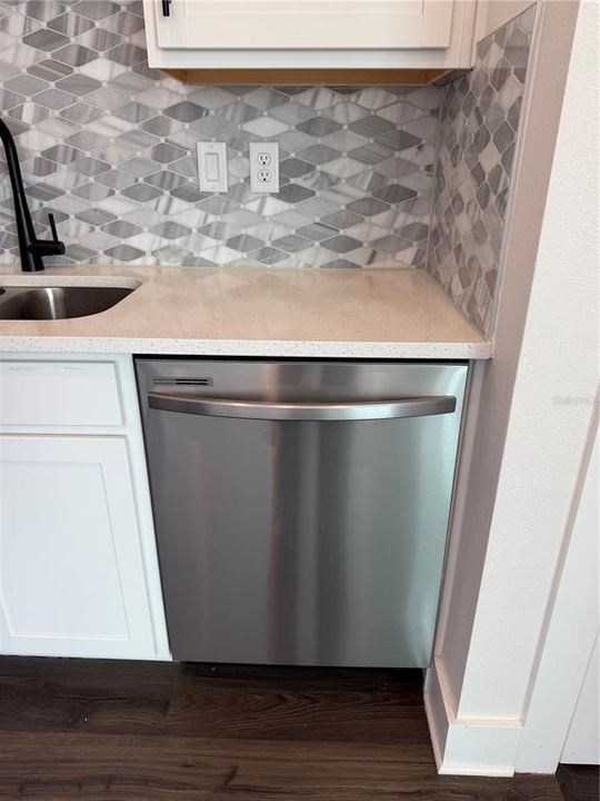For Rent: $1,500 (1 beds, 1 baths, 484 Square Feet)