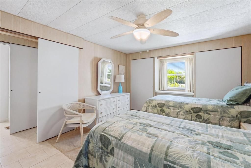 For Sale: $129,900 (2 beds, 2 baths, 800 Square Feet)