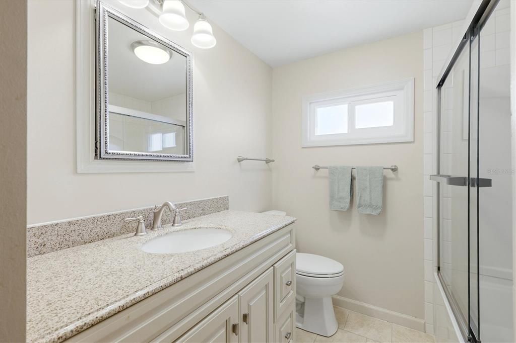 For Sale: $129,900 (2 beds, 2 baths, 800 Square Feet)