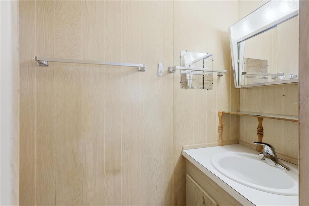 For Sale: $129,900 (2 beds, 2 baths, 800 Square Feet)